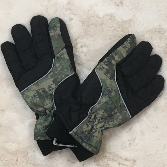 Minus Zero | Boy's Winter Gloves | Black & Green Camo | Size 8-20 - Picture 1 of 2